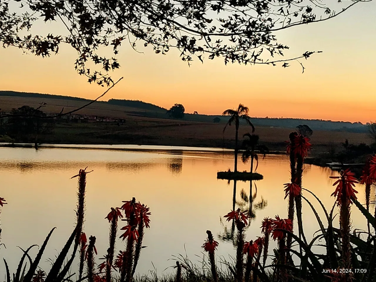 Golden sunset reflected on the lake at St Cathryn’s Golf Estate